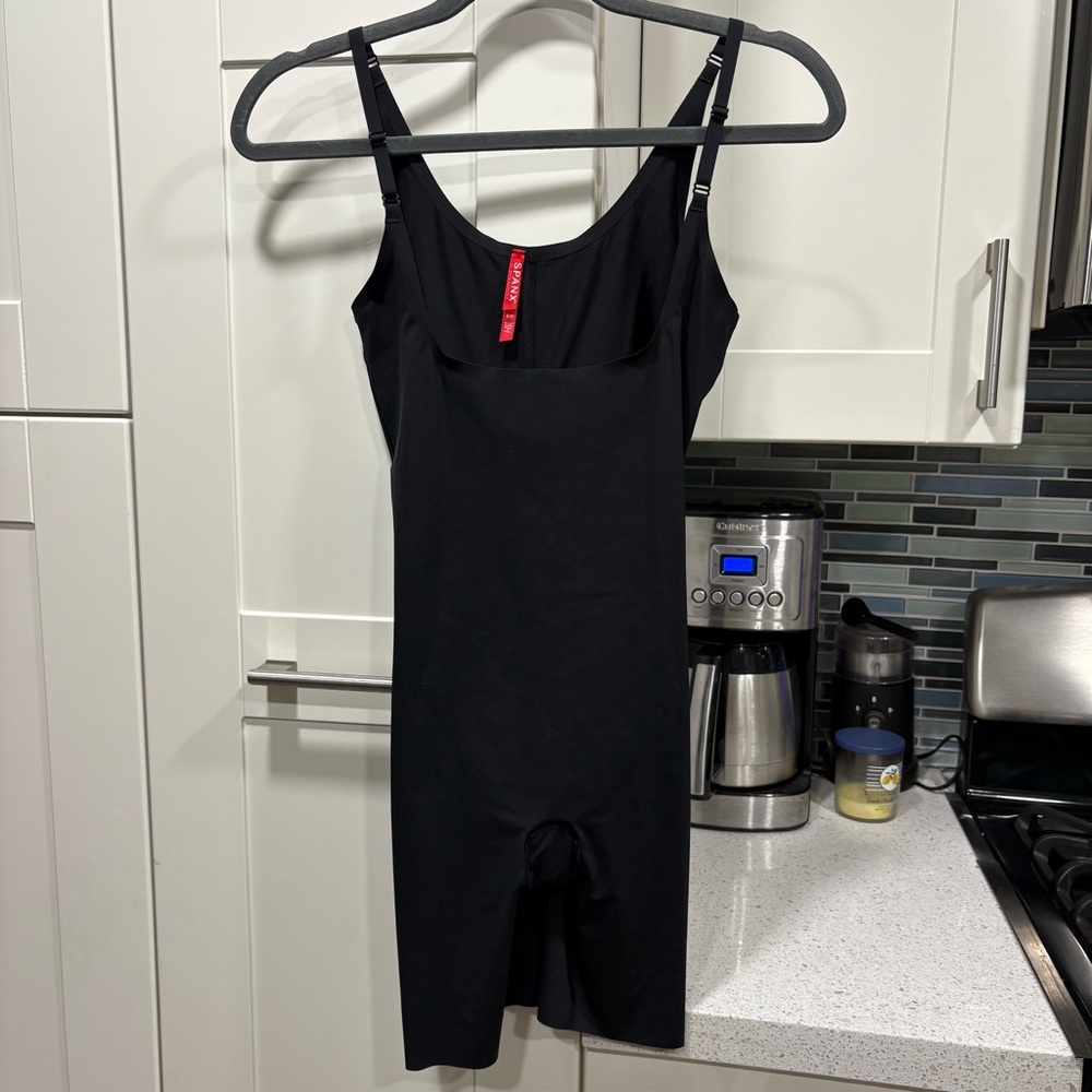 SPANX Thinstincts Open-Bust Mid-Thigh Bodysuit - Picture 3 of 9
